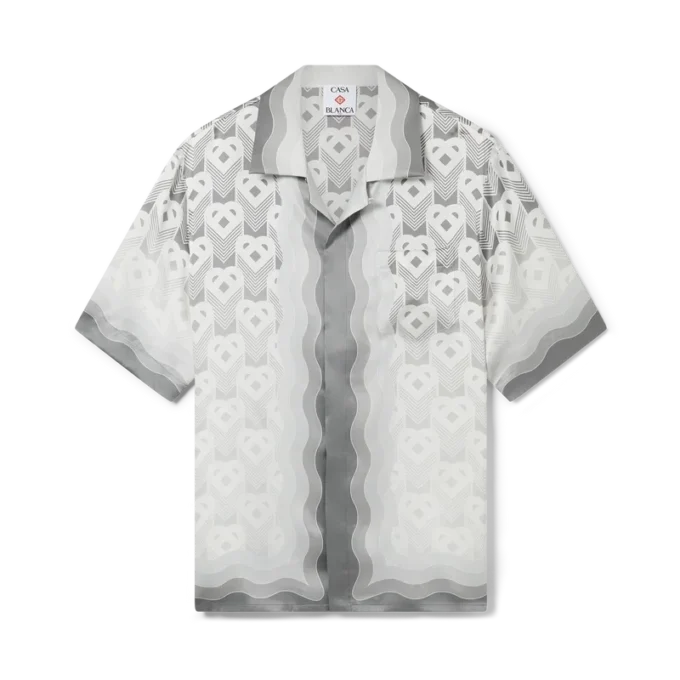 Silkeskjorta med hjärtmonogram i gradient