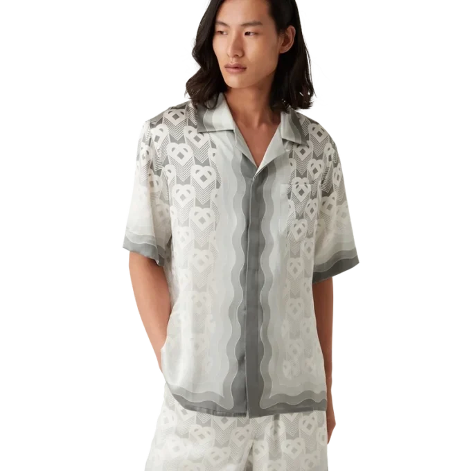 Silkeskjorta med hjärtmonogram i gradient