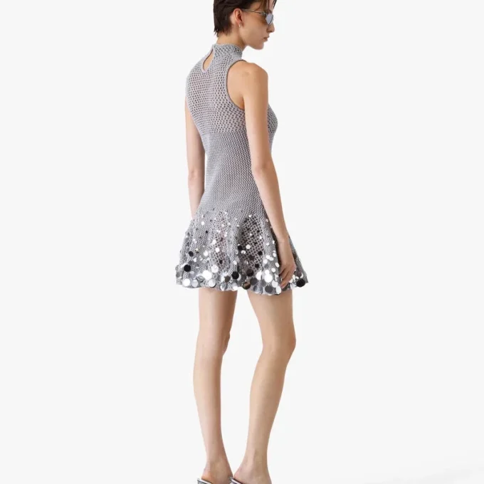 Silverfärgad miniklänning med virkad spegel