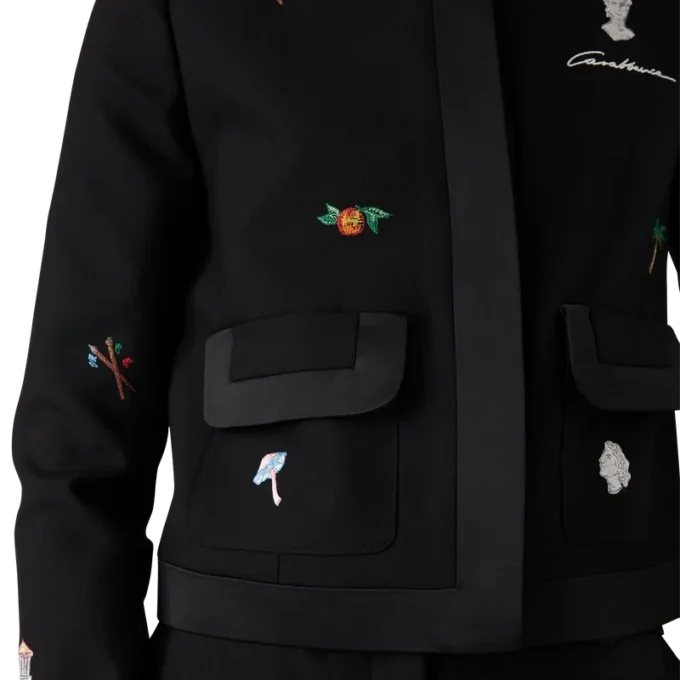 Skräddarsydd jacka i ull med broderat motiv