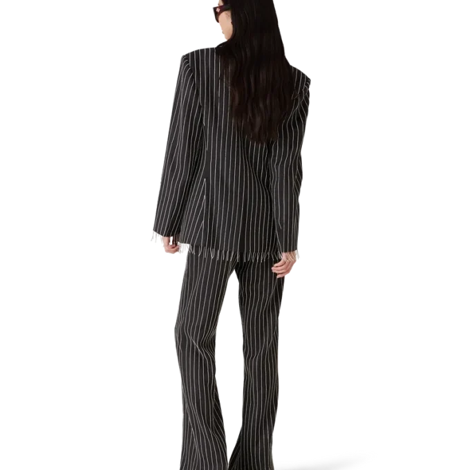 Skräddarsydd jacka med kristallprydnader