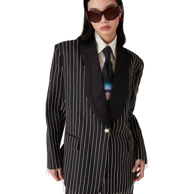 Skräddarsydd jacka med kristallprydnader