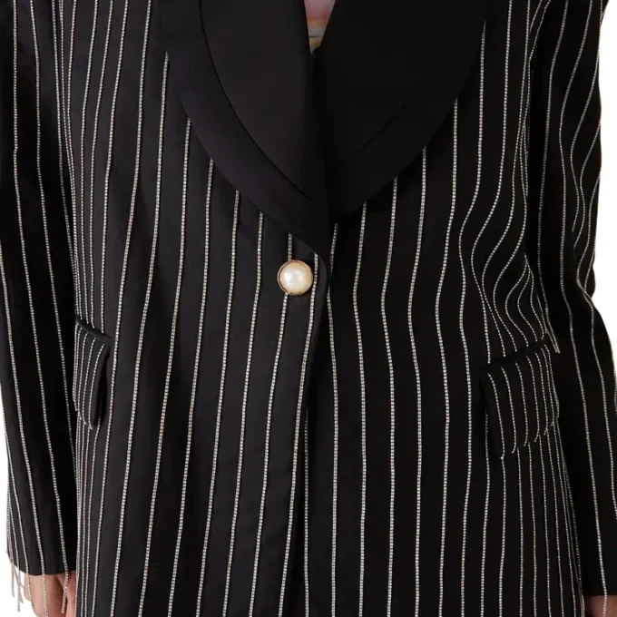 Skräddarsydd jacka med kristallprydnader