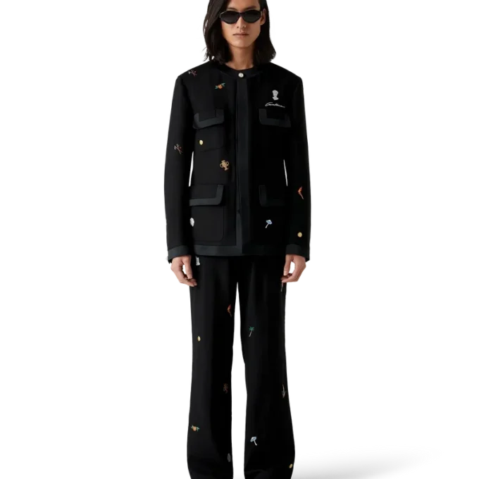 Skräddarsydd jacka i ull med broderat motiv