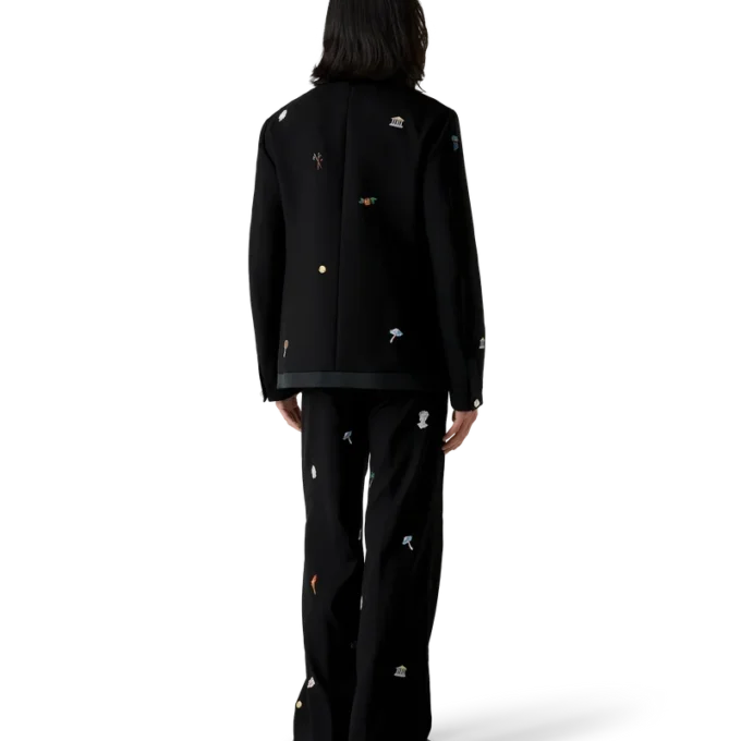 Skräddarsydd jacka i ull med broderat motiv