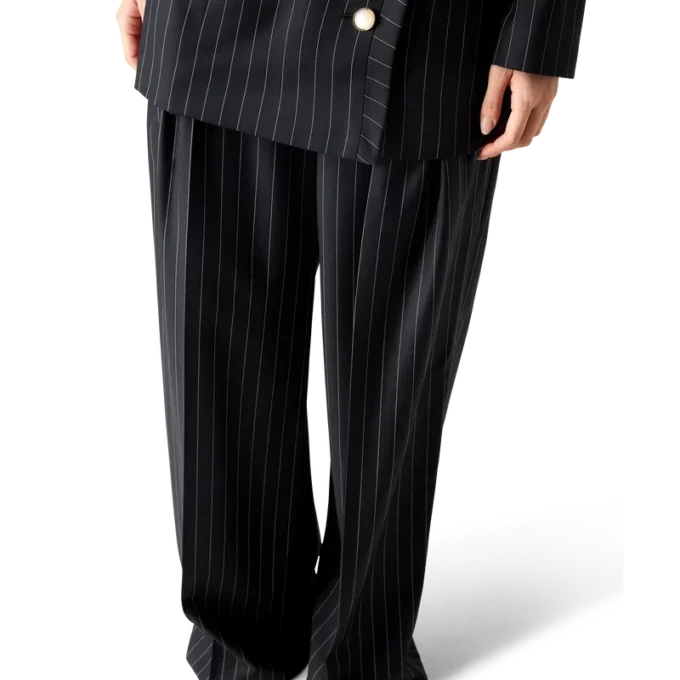 Skräddarsydda byxor i ull med smala ränder och tre veck