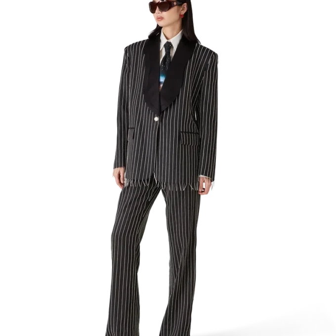 Skräddarsydda byxor med kristallprydnader