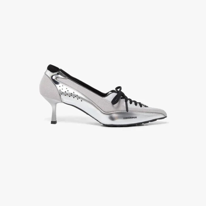 Sneakerspumps med klack i silverläder