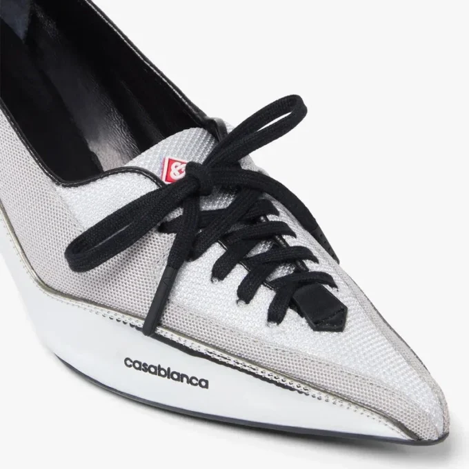 Sneakerspumps med klack i silverläder