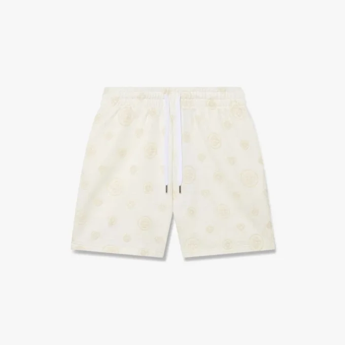 Sweatshorts med applikation i benvitt monogram