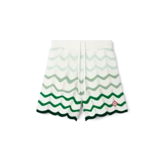 Vågiga shorts i virkat tyg med toning