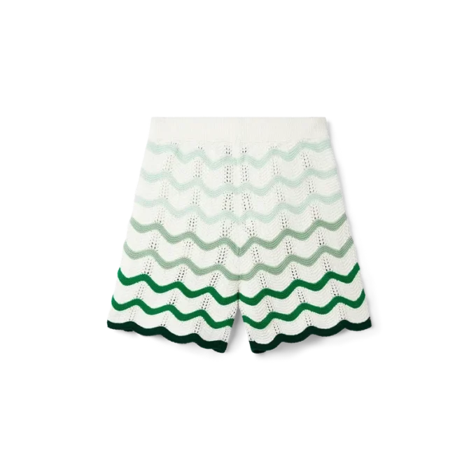 Vågiga shorts i virkat tyg med toning