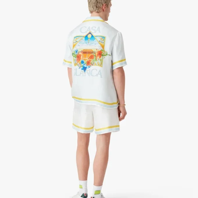 Vit kortärmad silkesskjorta med tennismotiv i Shorts-utförande
