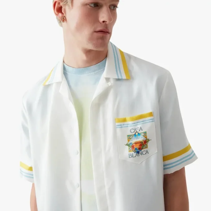 Vit kortärmad silkesskjorta med tennismotiv i Shorts-utförande