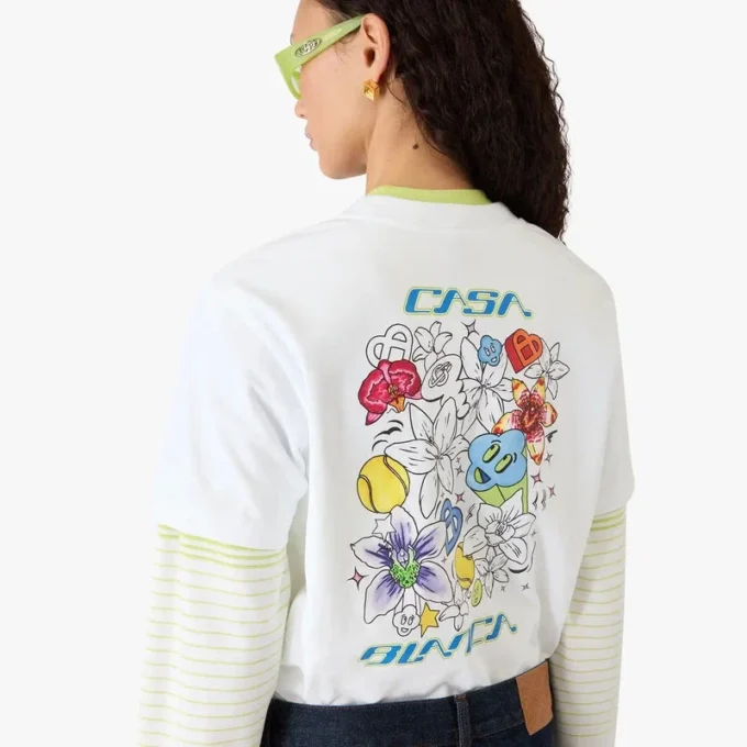 Vit kortärmad T-shirt med graffititryck