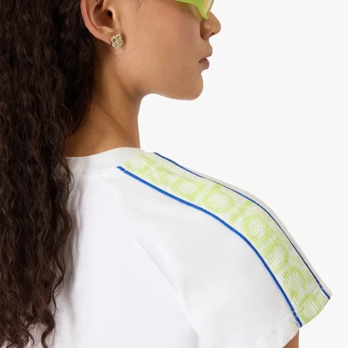 Vit kortärmad T-shirt med lagerkrans