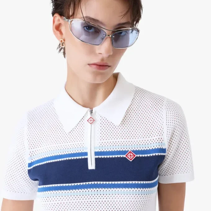 Vit och blårandig midiklänning i mesh