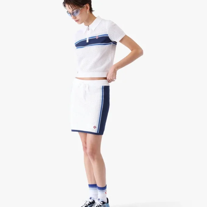 Vit och blårandig minikjol i mesh Vit och blårandig minikjol i mesh