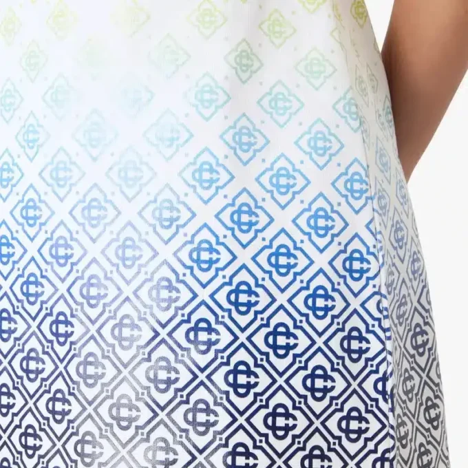 Vit T-shirtklänning med monogram i gradient