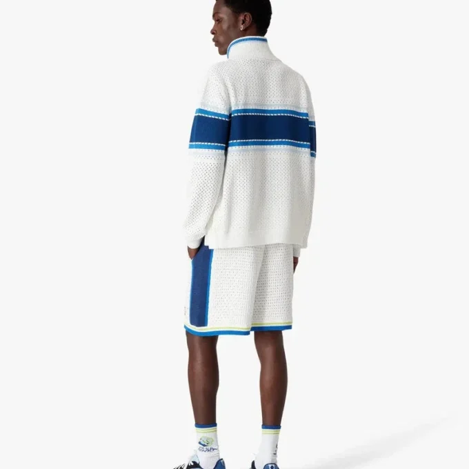 Vita och blå virkade shorts