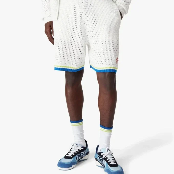 Vita och blå virkade shorts