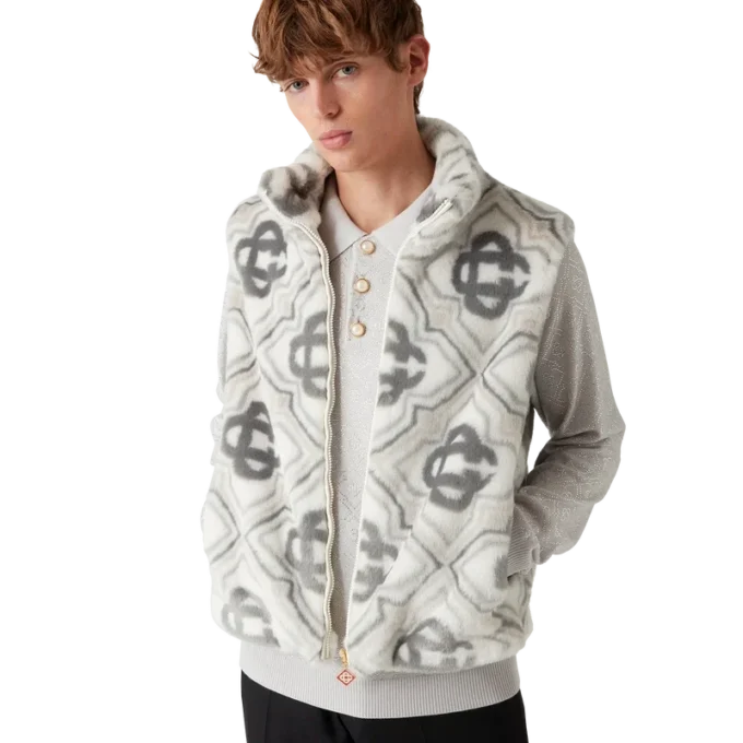 Väst i fuskpäls med monogram